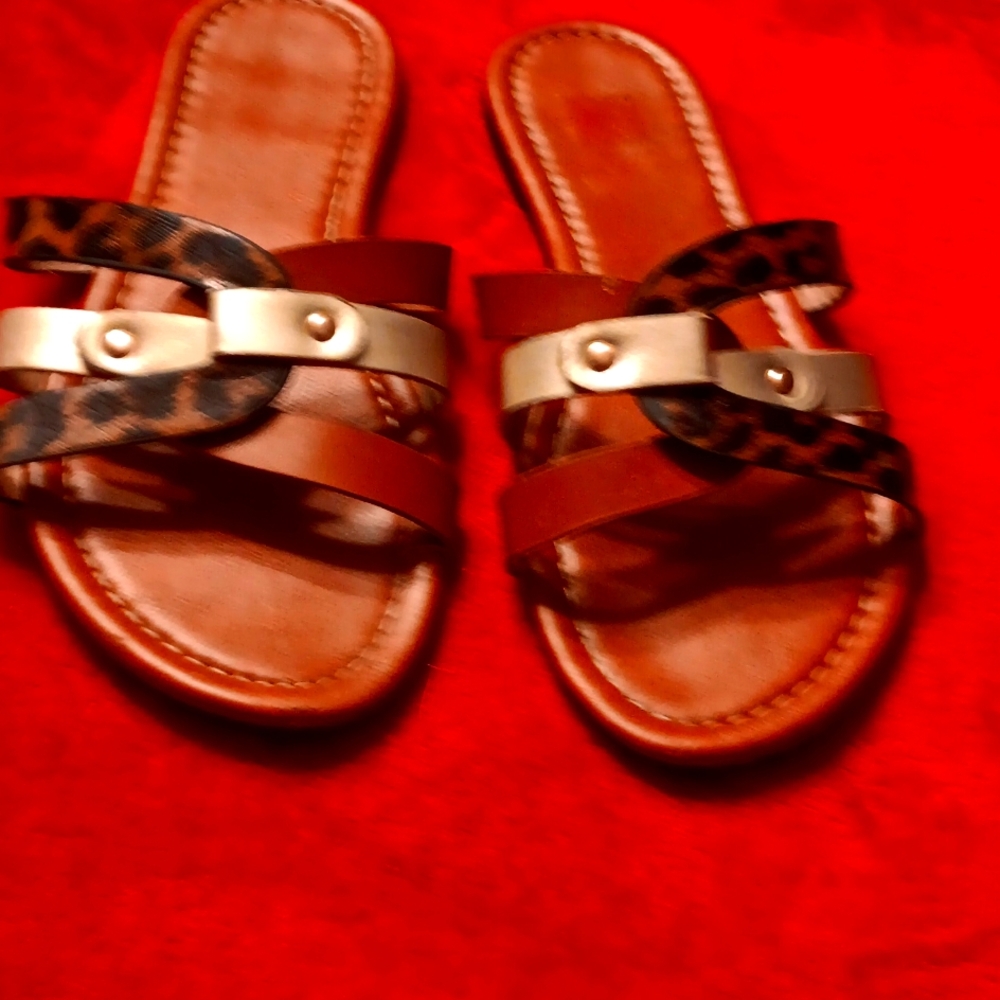 Multicolor, open front sandal.